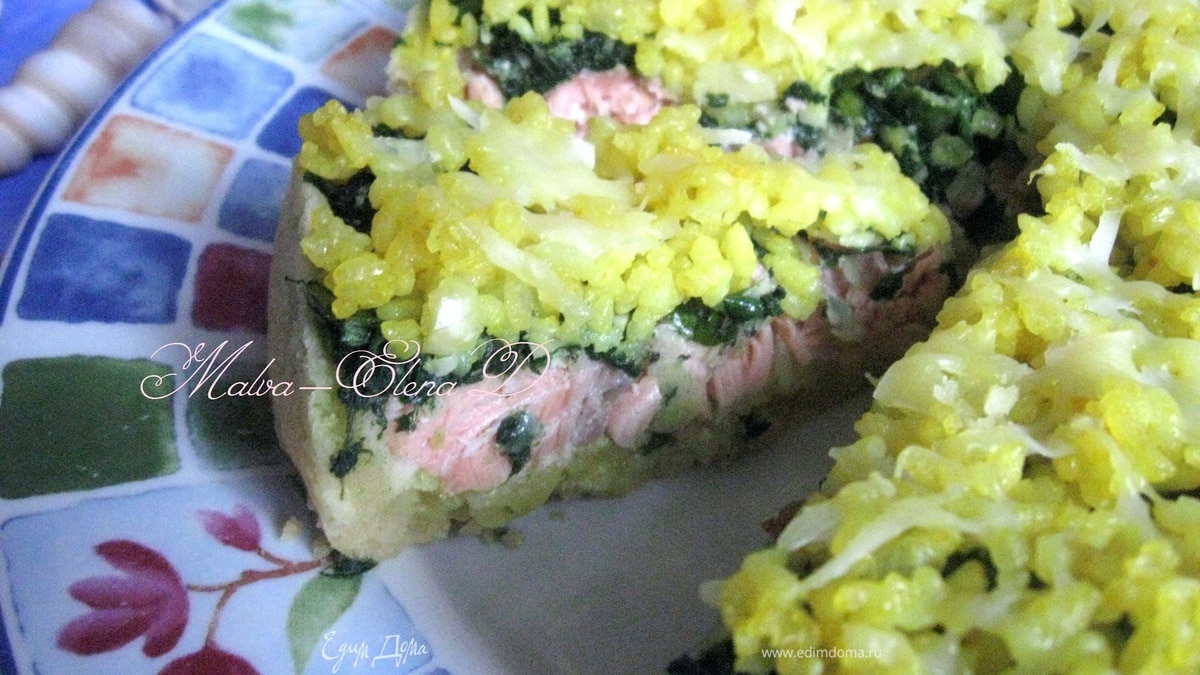 Пирог с лососем, рисом и песто