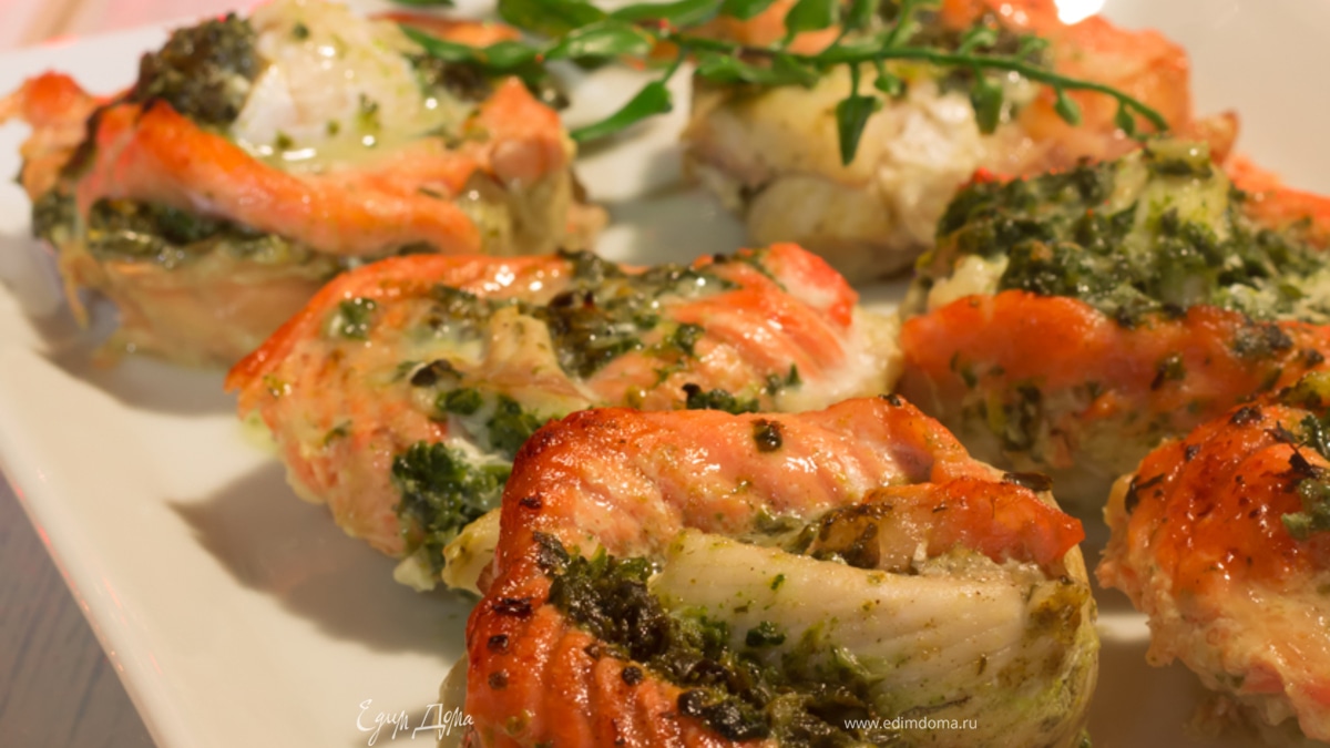 "Розочки" из красной и белой рыбы со шпинатом