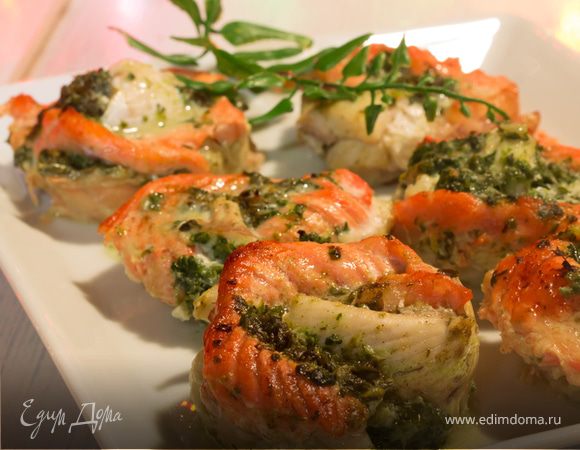"Розочки" из красной и белой рыбы со шпинатом