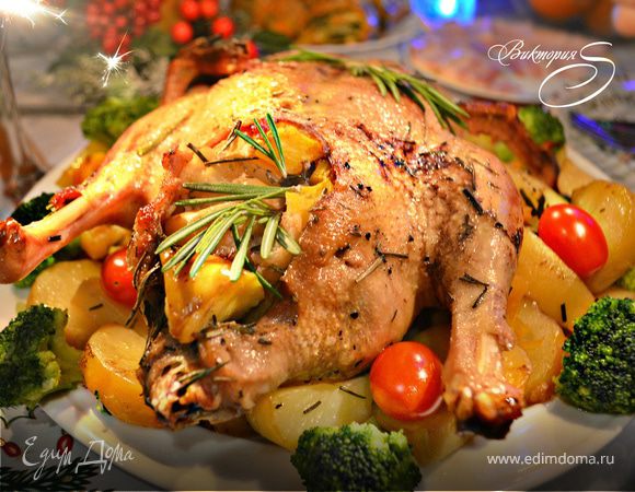 Утка, фаршированная тыквой с яблоками и запеченная в медовом соусе Утка, фаршированная тыквой с яблоками и запеченная в медовом соусе