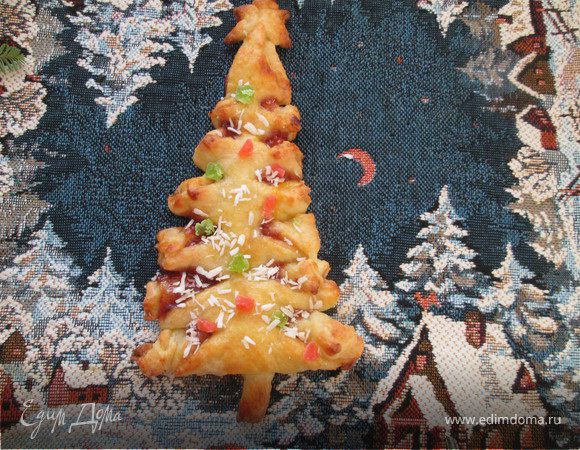 Елочка с джемом из творожно-слоеного теста Елочка с джемом из творожно-слоеного теста