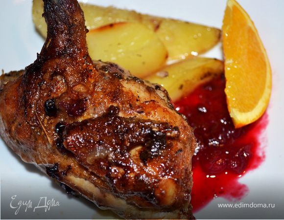 Жареные рябчики томленые в белом вине с брусникой