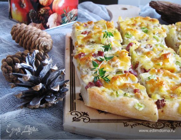 Открытый пирог с мясом, картофелем и цукини