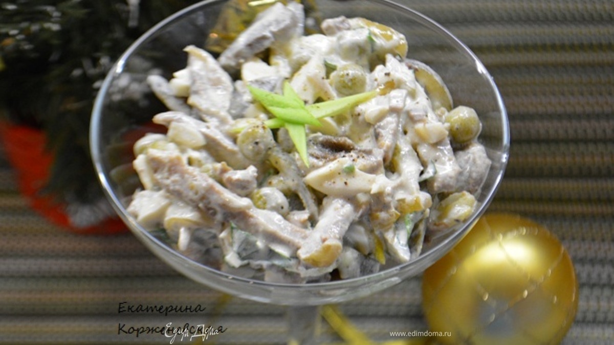 Салат "праздничный" с языком и горошком