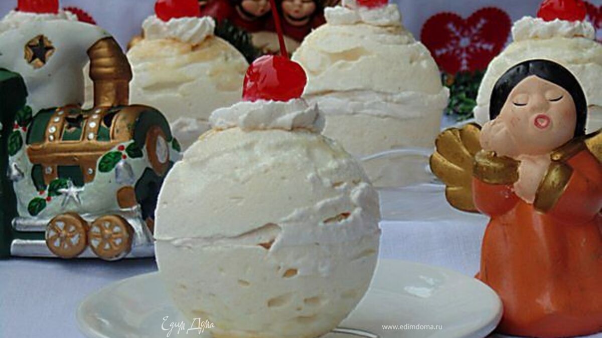 Безе с вишней «Снежный шар»