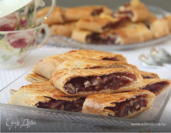 Бабушкины рулетики с клубникой и лукумом Бабушкины рулетики с клубникой и лукумом