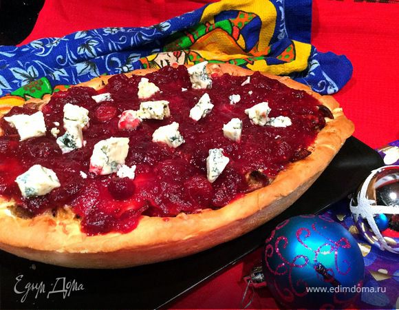 Пирог с индейкой и клюквенным соусом