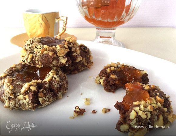 Шоколадное печенье с орехами и джемом Шоколадное печенье с орехами и джемом
