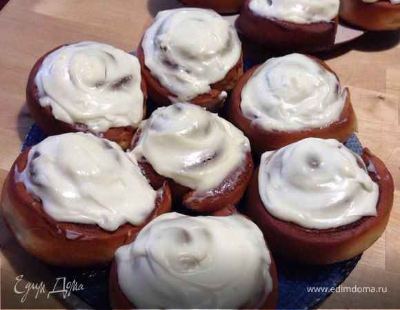 Синнабон (булочки с корицей и сливочным кремом сверху) Синнабон (булочки с корицей и сливочным кремом сверху)