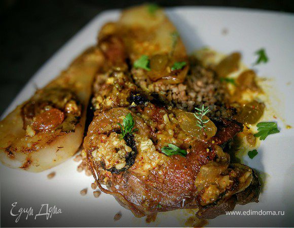 Пряные утиные ножки с грушей 