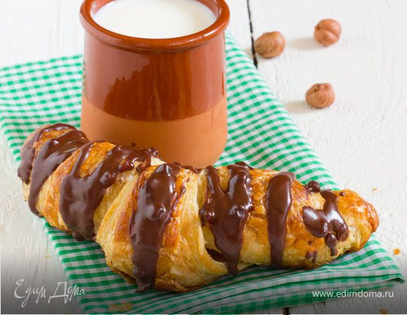 Круассаны с шоколадной глазурью