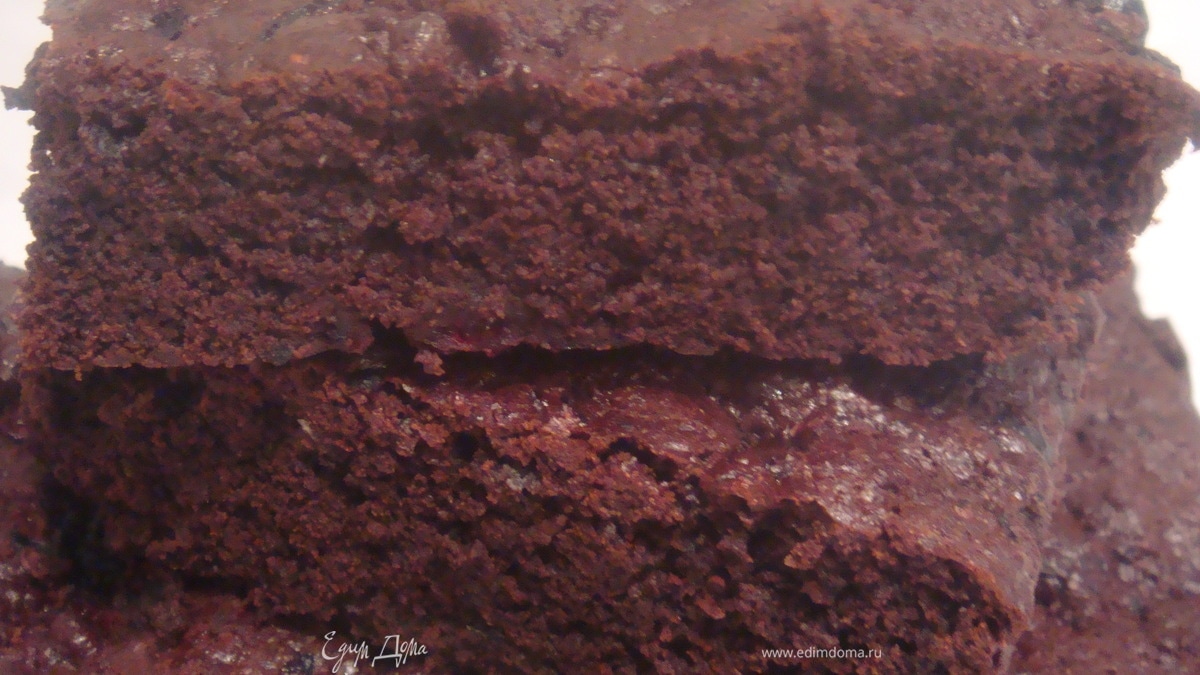 Брауни с черной смородиной