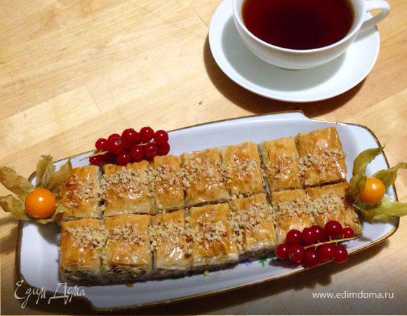 Пахлава с грецкими орехами из теста фило Пахлава с грецкими орехами из теста фило