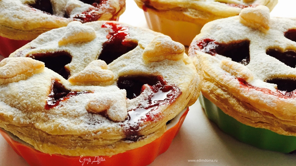 Мини-пироги с клубнично-бальзамической начинкой