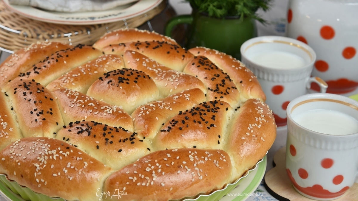 Пирог из пирожков «Дружная семейка»