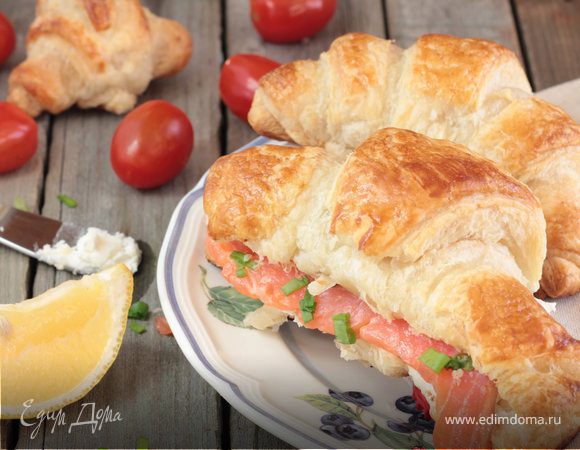 Круассан с семгой и сливочным сыром Круассан с семгой и сливочным сыром