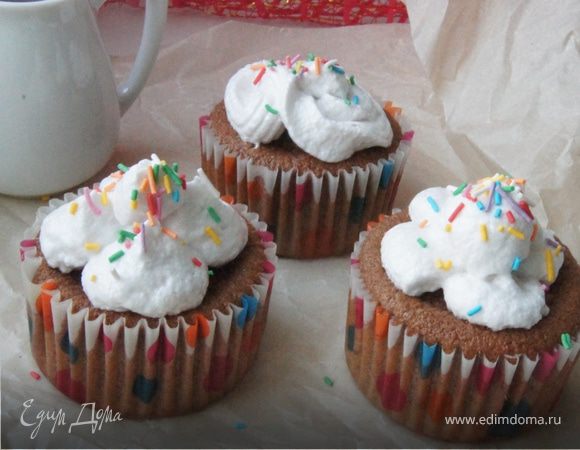 Шоколадные капкейки с заварной меренгой Шоколадные капкейки с заварной меренгой