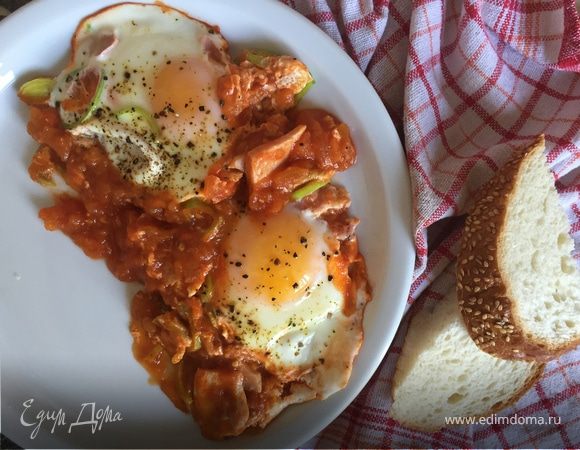 Яичница в томатах