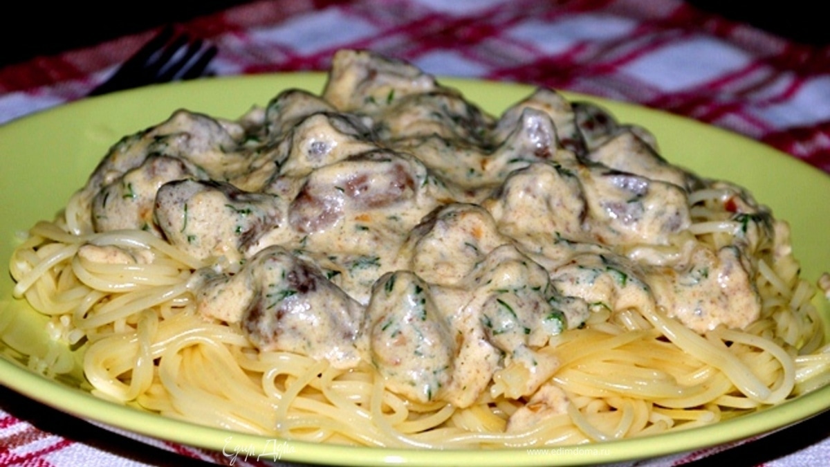 Куриные сердечки в сырном соусе