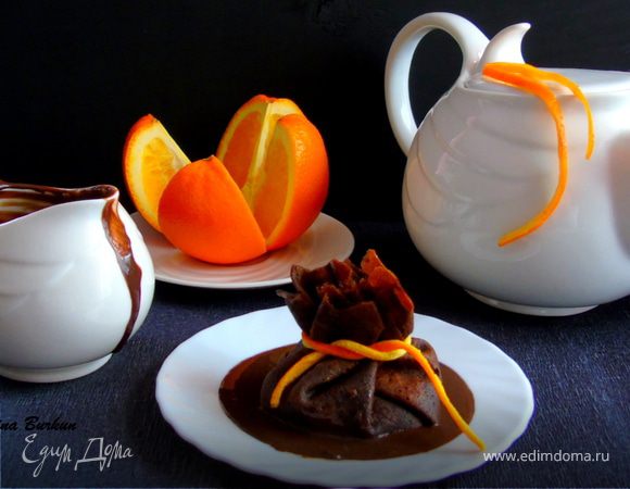Шоколадные блины с фруктово-карамельным соусом Шоколадные блины с фруктово-карамельным соусом