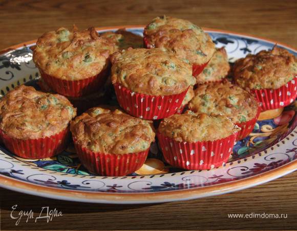 Маффины с карамелизированным луком, беконом и зеленым горошком Маффины с карамелизированным луком, беконом и зеленым горошком