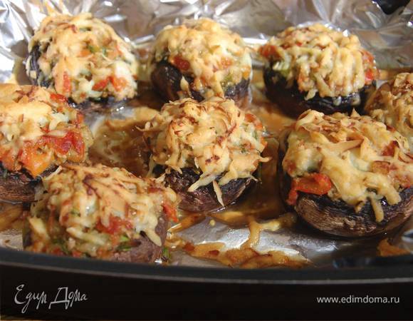 Грибы по-тоскански с красным перцем и оливками