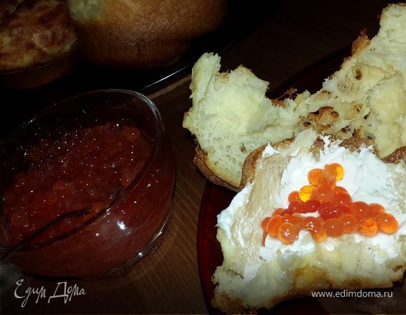 Поповеры (булочки из блинного теста) с красной икрой