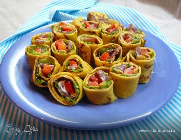 Блинные рулетики из тыквы с копченостями и йогуртом Блинные рулетики из тыквы с копченостями и йогуртом