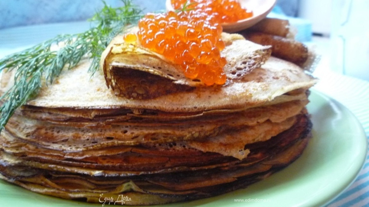 Ржаные блины на простокваше с красной икрой
