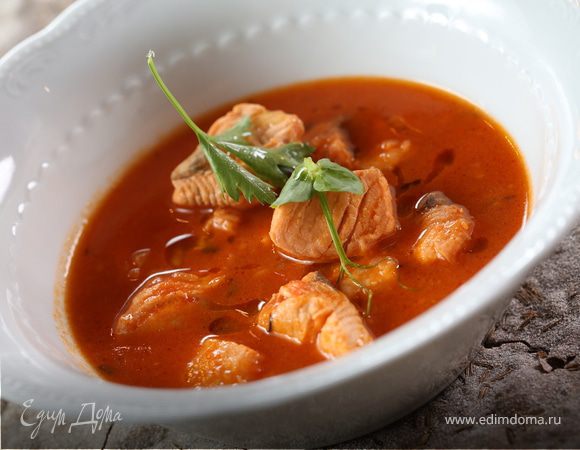 Cуп из чавычи с томатами и ароматной зеленью