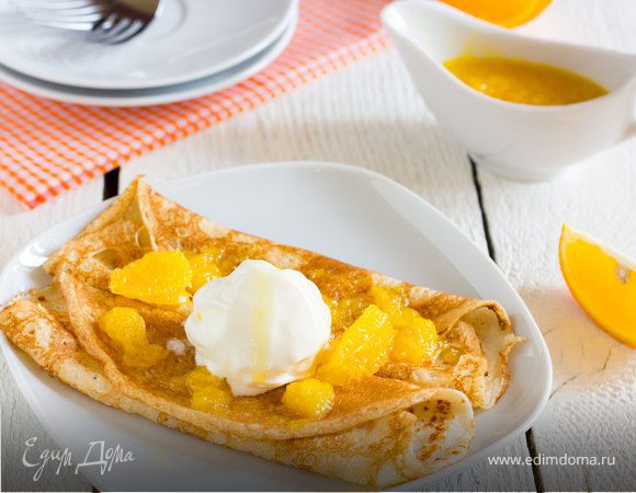 Блинчики с фламбированными апельсинами и ванильным мороженым