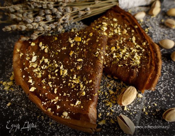 Шоколадно-апельсиновые блины с фисташками