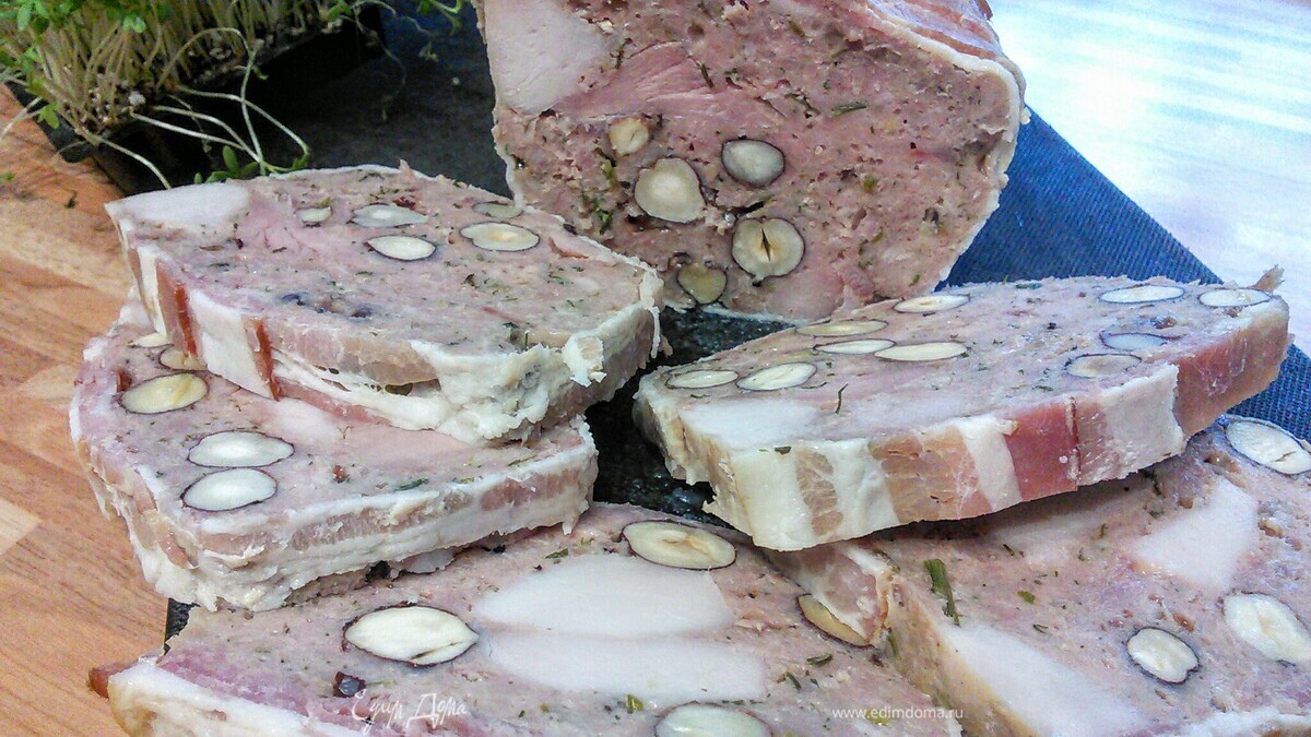 Террин из кролика с фундуком