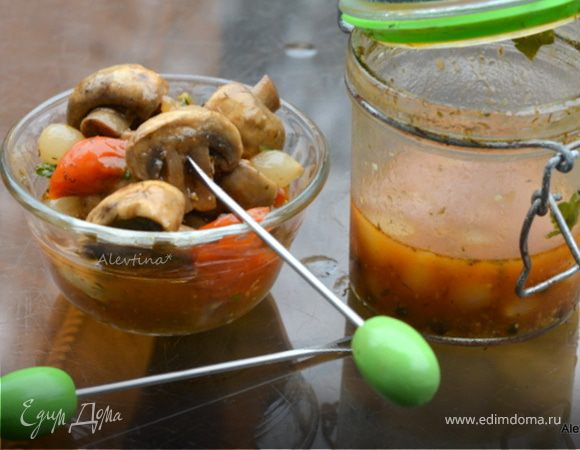 Грибочки маринованные в винном соусе