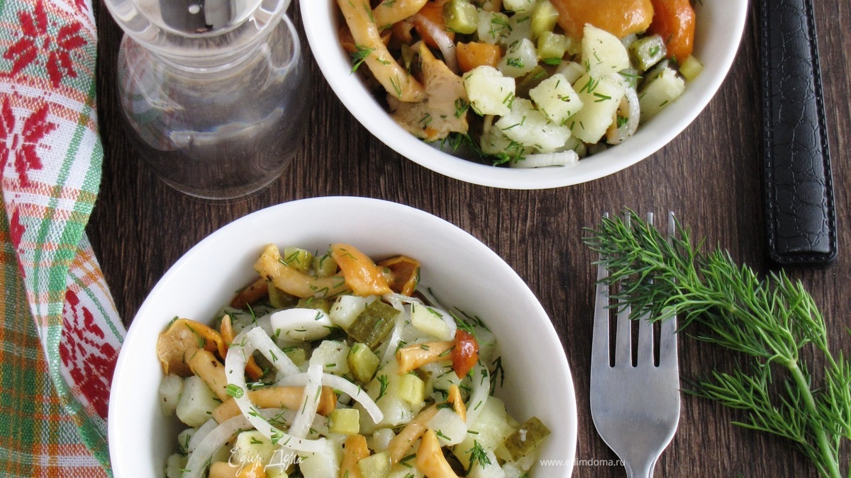 Картофельный салат с грибами и маринованным луком