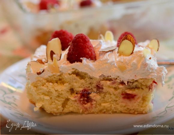 Кекс с малиной и маршмэллоу кремом