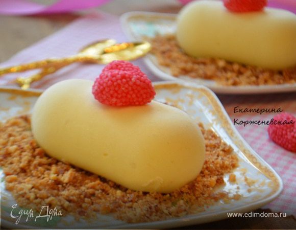 Манговое парфе с миндальным грильяжем Манговое парфе с миндальным грильяжем