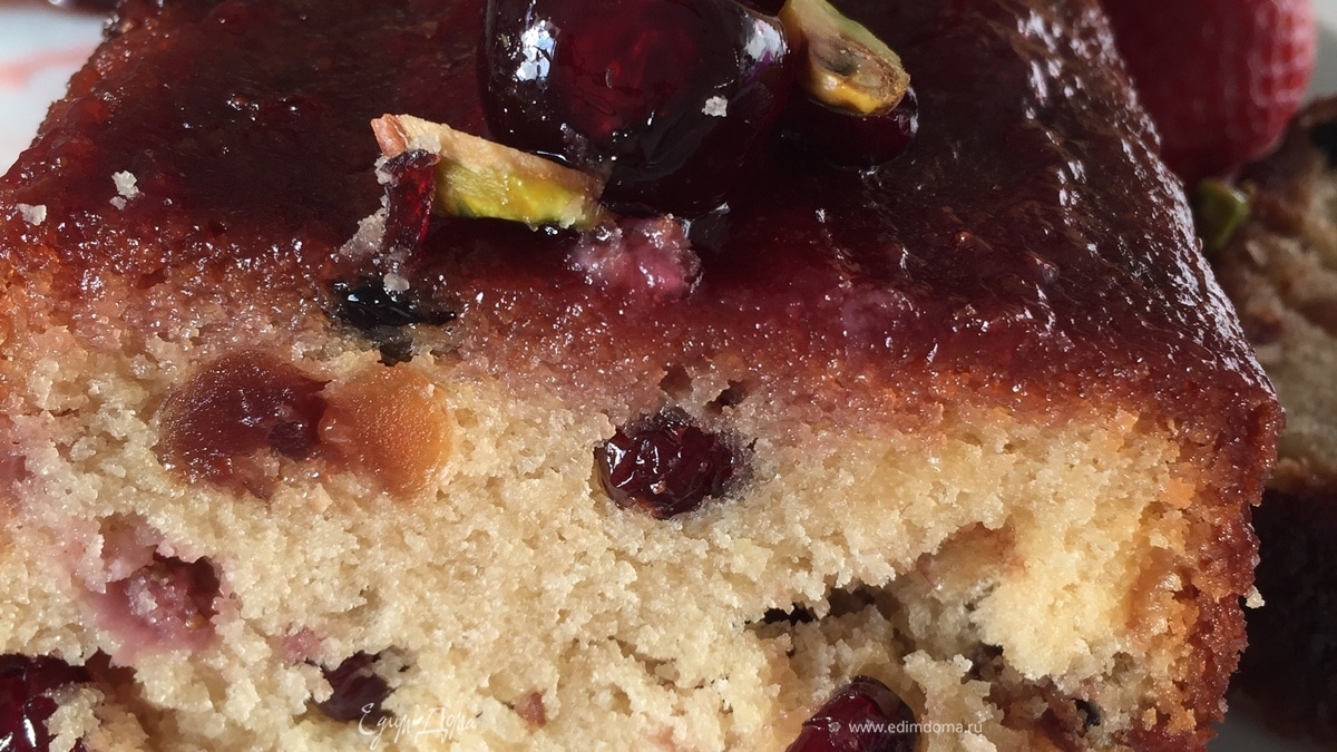 Мегаягодный миндальный кекс
