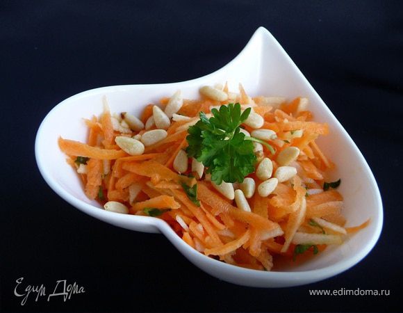 Салат из моркови и яблок с орехами Салат из моркови и яблок с орехами