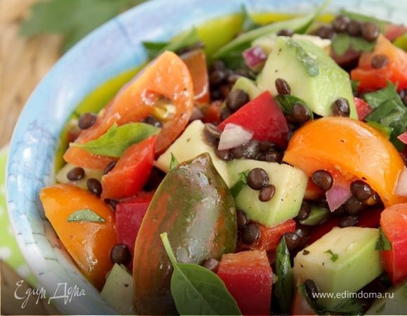 Салат из чечевицы с авокадо