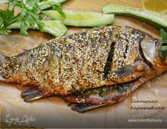 Карась запеченный с кунжутно-чесночной заправке