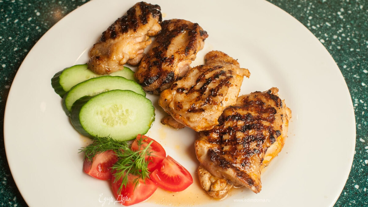 Куриные бедра на гриле