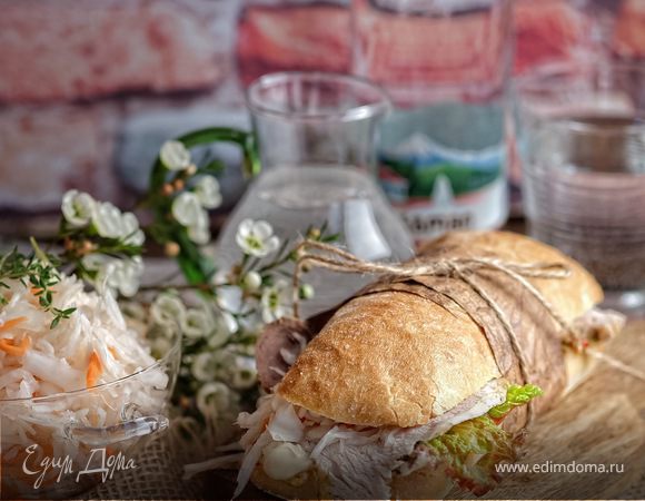 Сэндвич с запеченной свининой и квашеной капустой Сэндвич с запеченной свининой и квашеной капустой