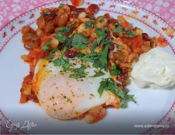 Запеченные яйца с острой фасолью Запеченные яйца с острой фасолью