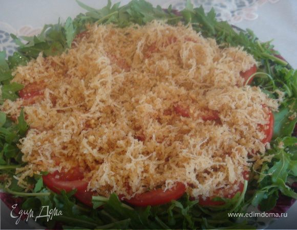 Салат из руколы с чесночной панировкой