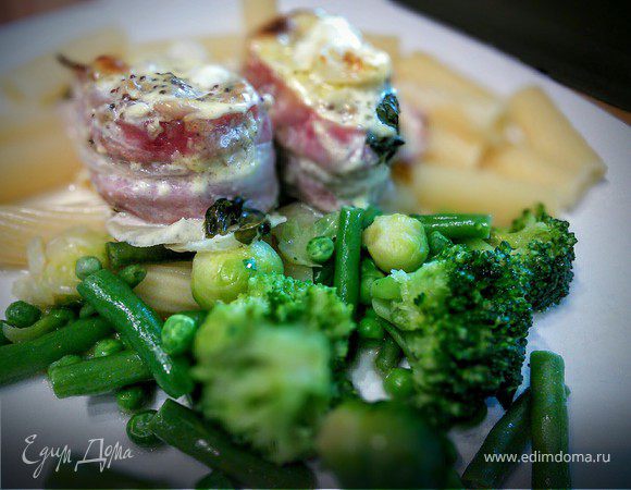 Свиные медальоны под сырным соусом Свиные медальоны под сырным соусом