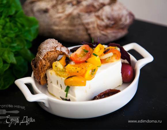 Запеченая фета с овощами