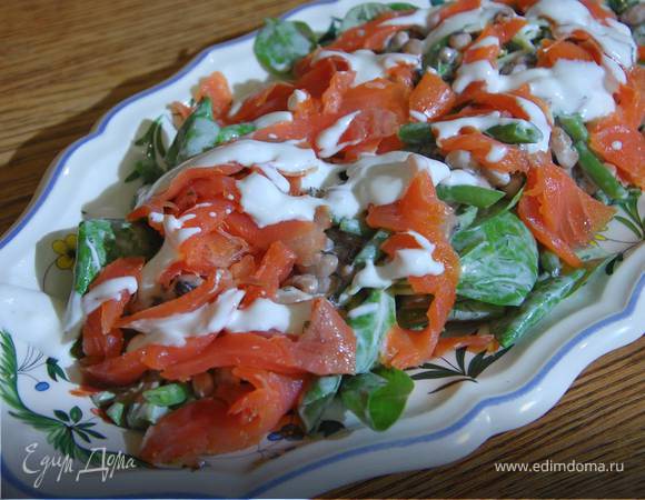 Салат с рыбой, фасолью и кефирной заправкой Салат с рыбой, фасолью и кефирной заправкой