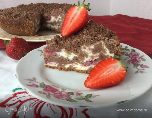 Пирог с клубникой в мультиварке