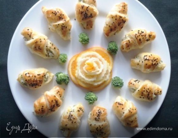 Закусочные круассаны с красной рыбой